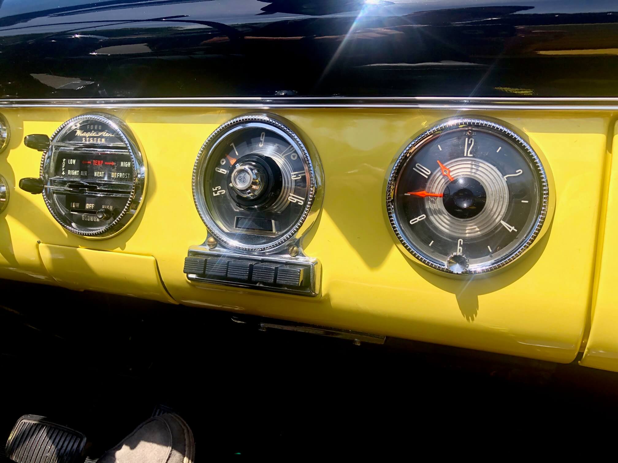 1955 Ford Sunliner Convertible gauges