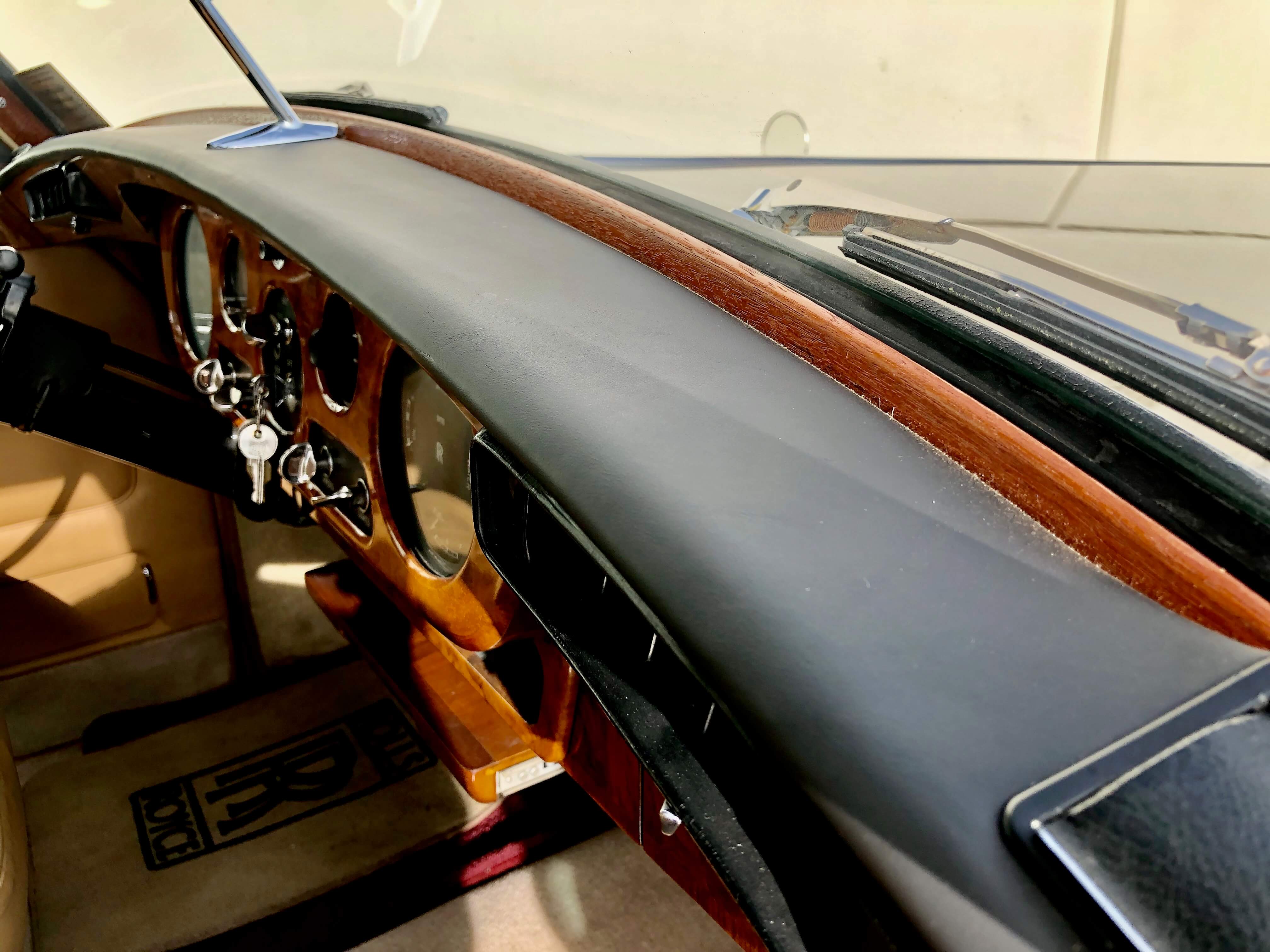 1963 Rolls Royce Silver Cloud III dash