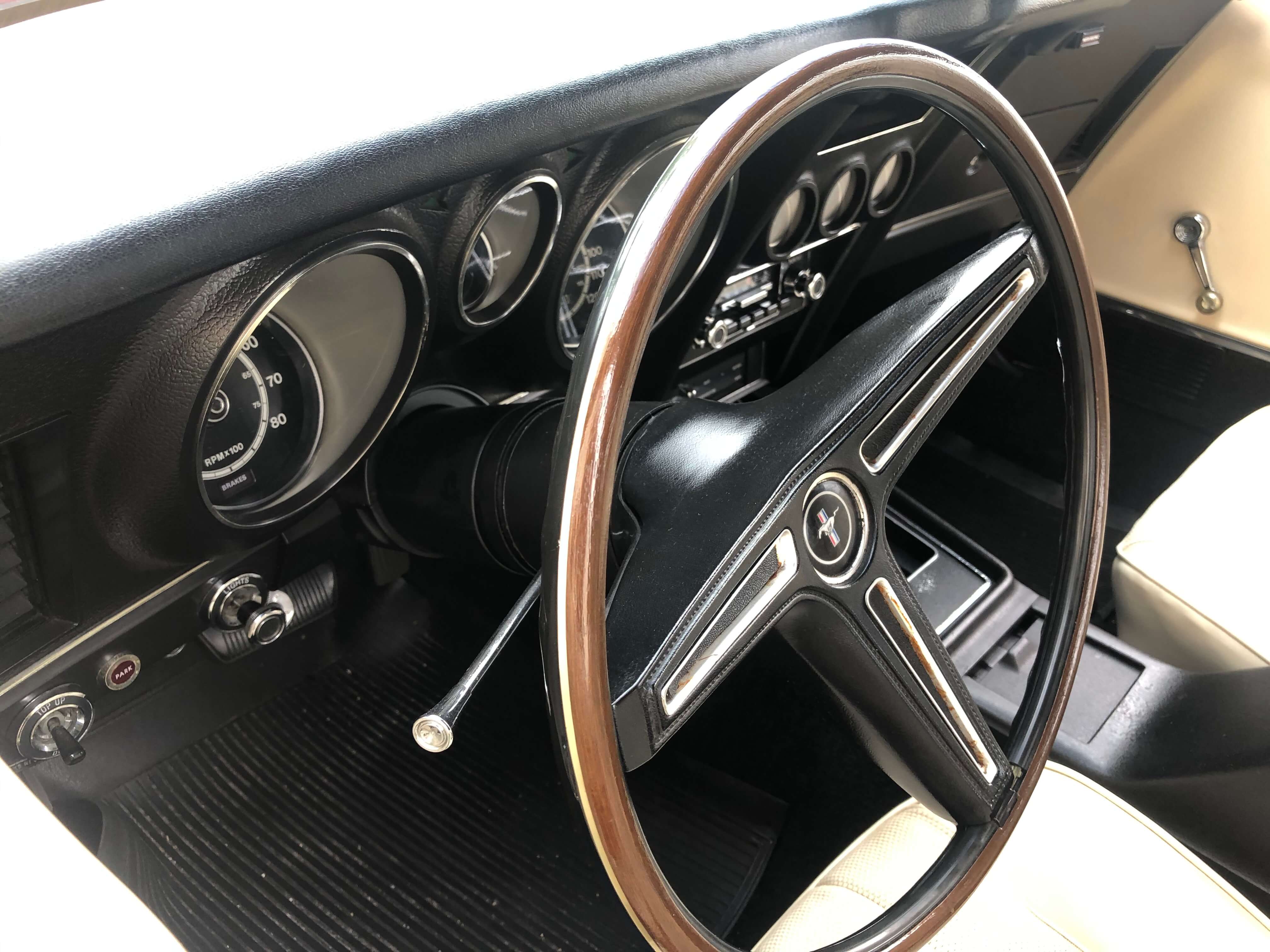 1973 Ford Mustang Convertible steering wheel